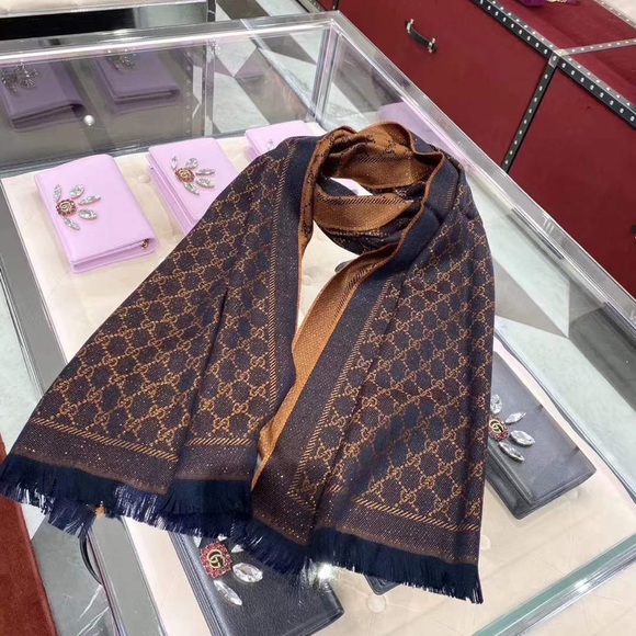 Gucci scarf - Picture 8 of 9